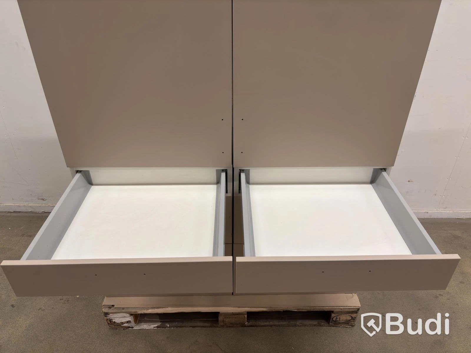 Kitchen cabinets & drawers