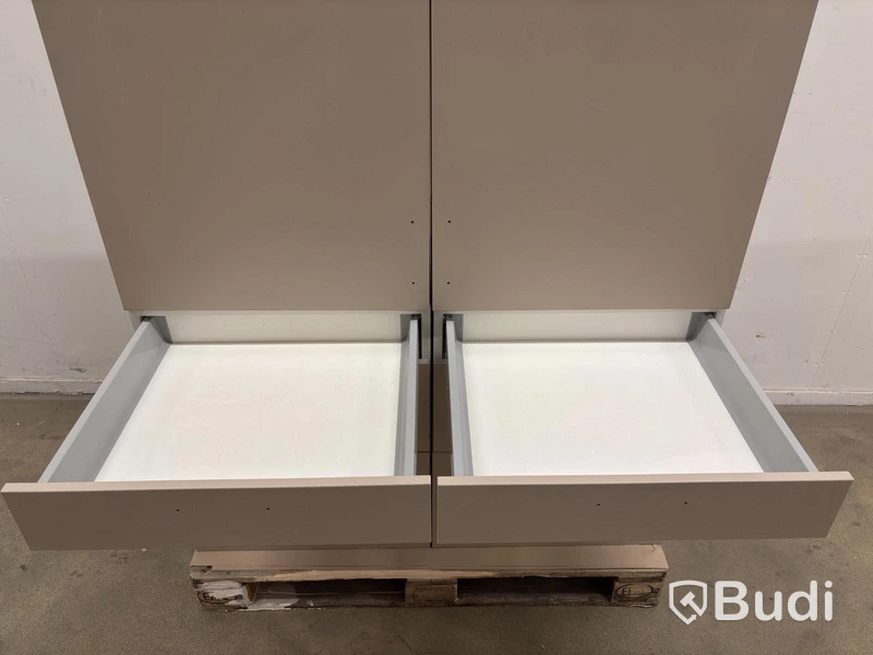 Kitchen cabinets & drawers