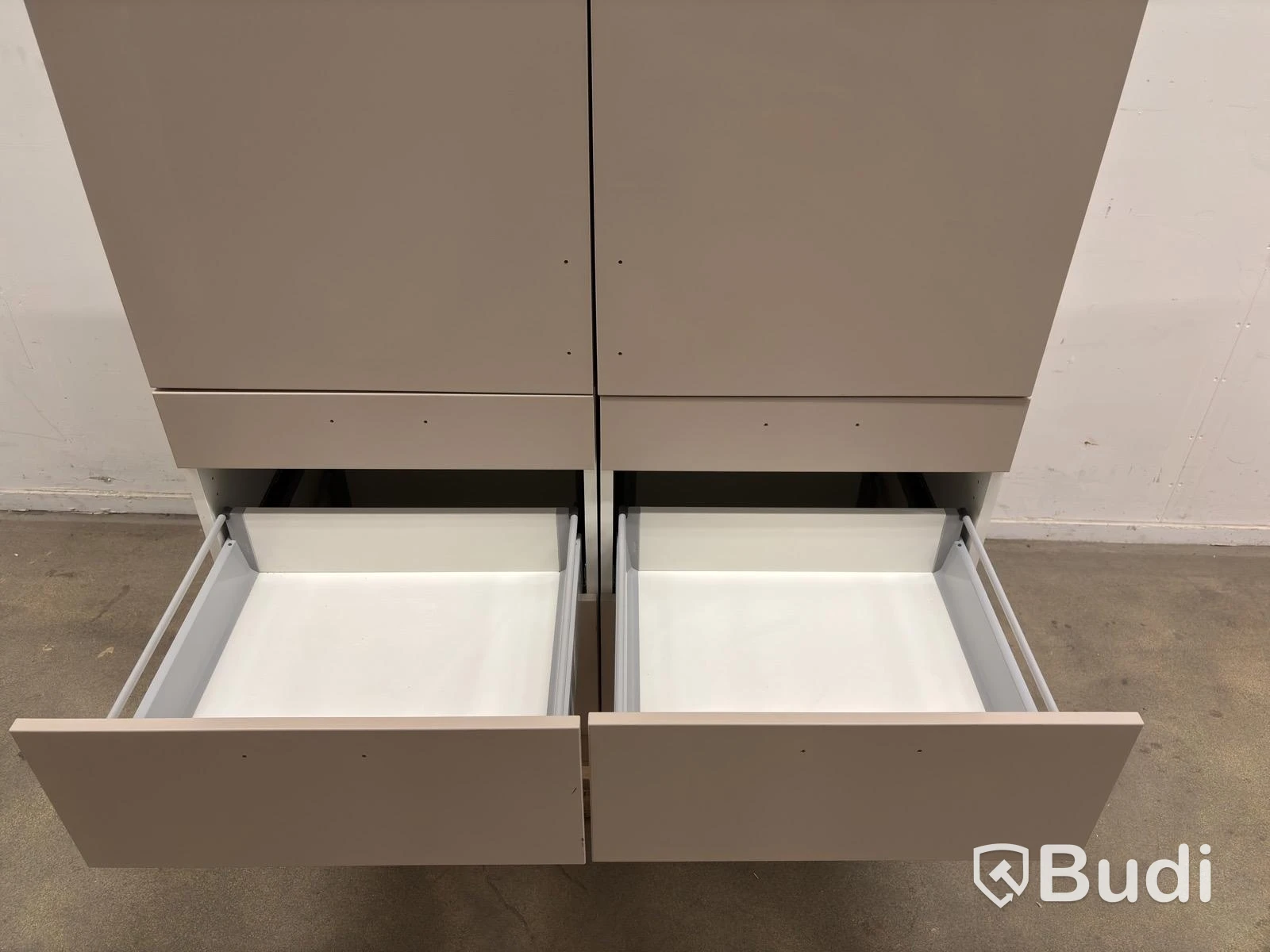 Kitchen cabinets & drawers