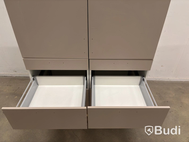 Kitchen cabinets & drawers
