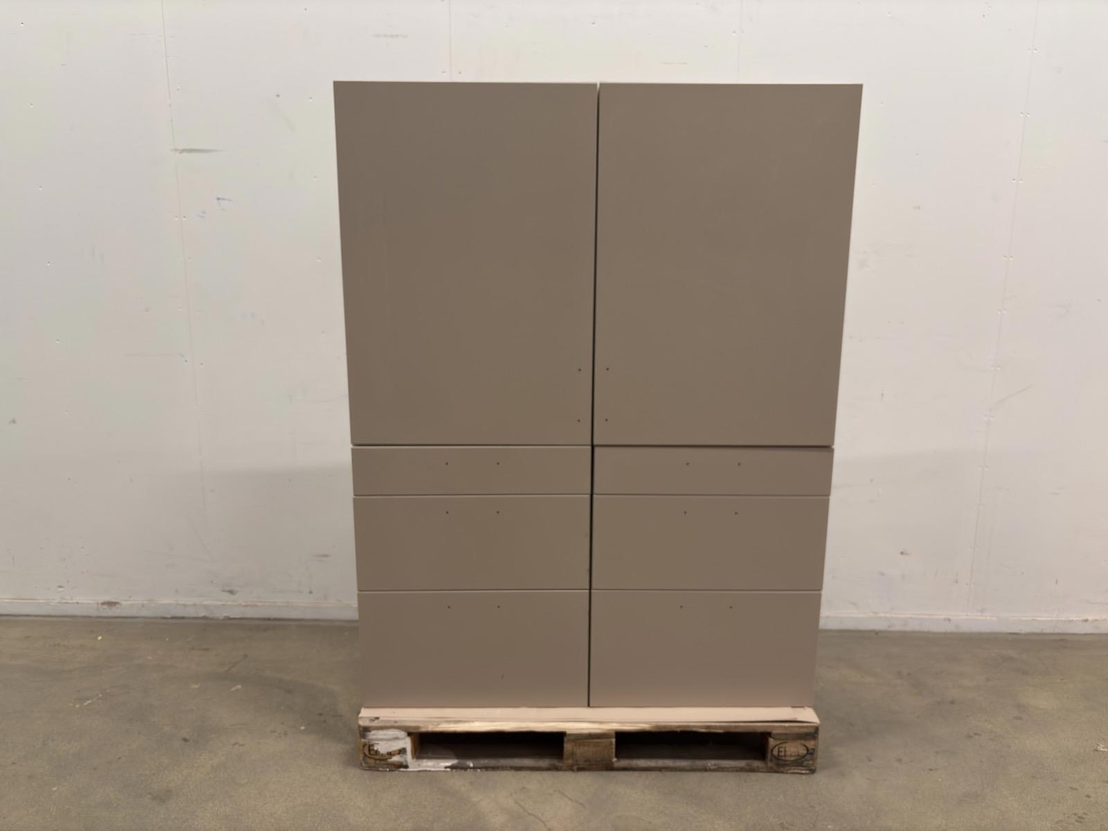 Kitchen cabinets & drawers