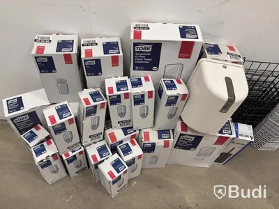 Lot of assorted bathroom products