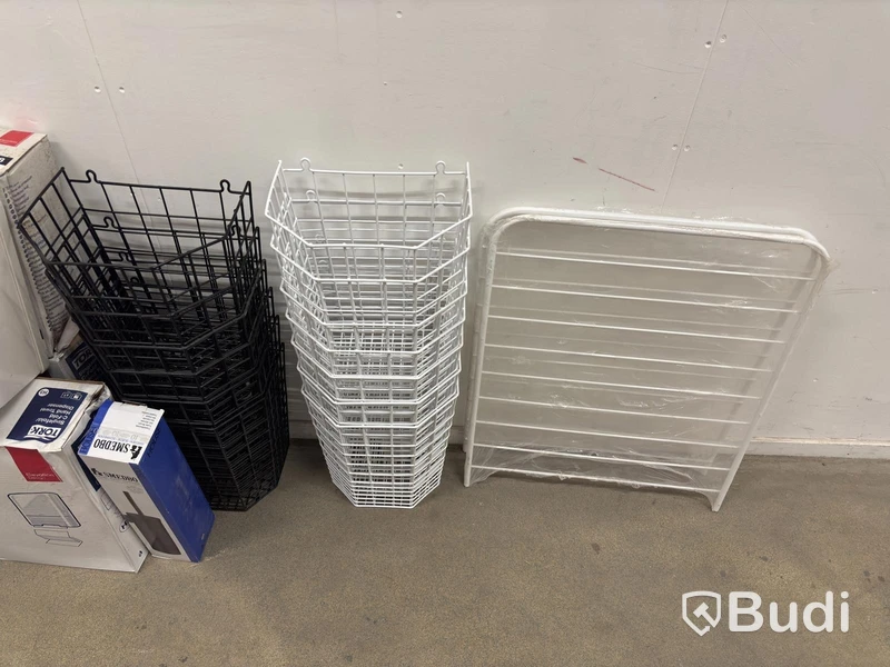 Lot of assorted bathroom products