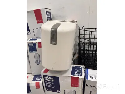 Lot of assorted bathroom products