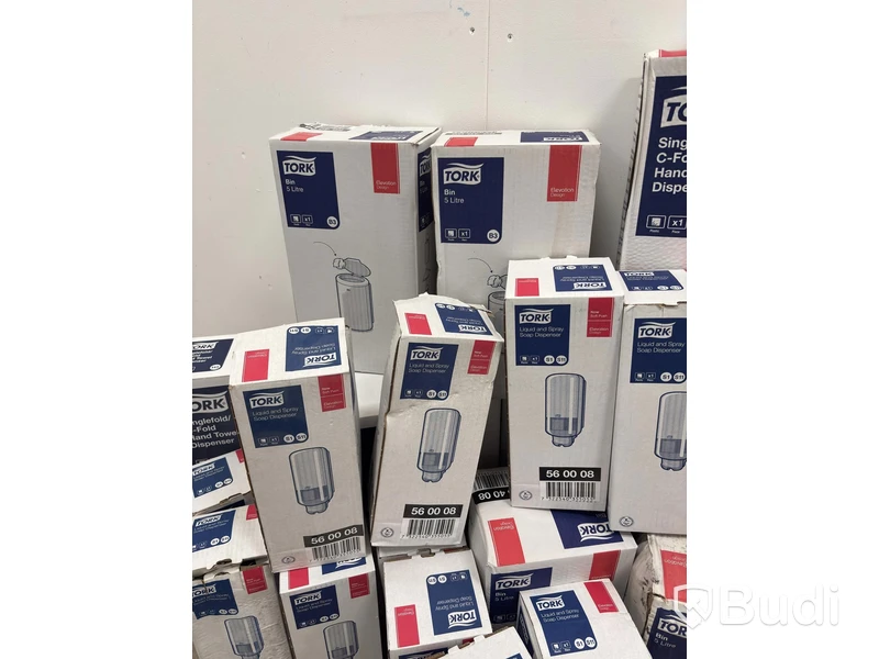 Lot of assorted bathroom products
