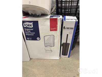 Lot of assorted bathroom products