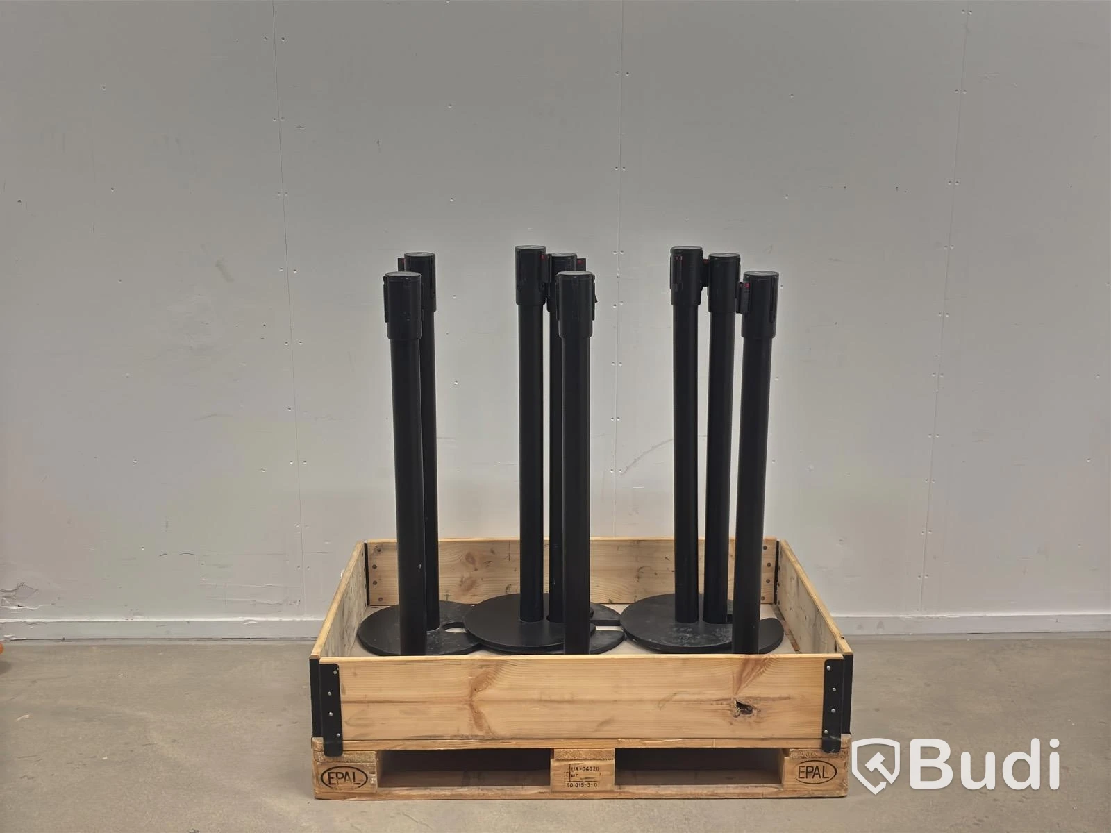 8 barrier posts with retractable belts