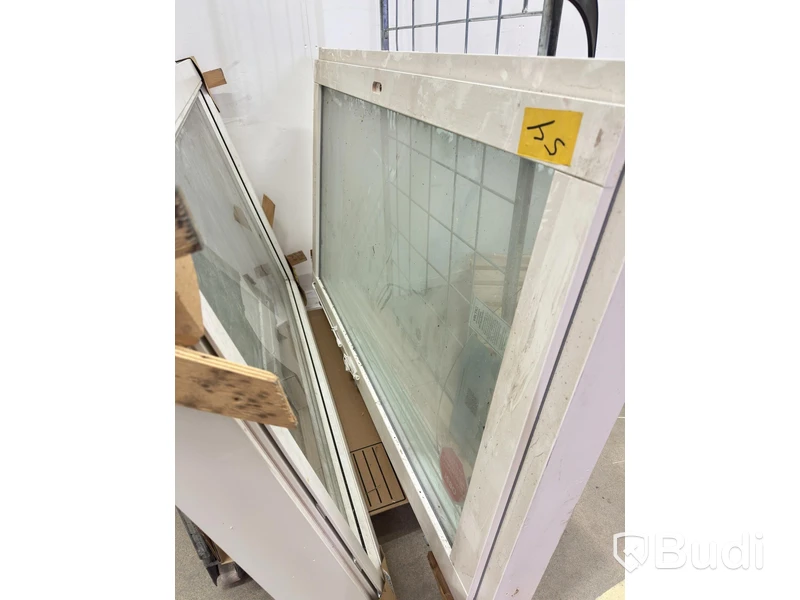 2 windows, Svenskafönster 860x1310 and Trarydfönster 870x1335