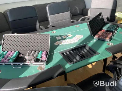 Pokerbord 2st, 75-tums TV, stolar m.m. Stort s-parti!