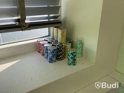 Pokerbord 2st, 75-tums TV, stolar m.m. Stort s-parti!