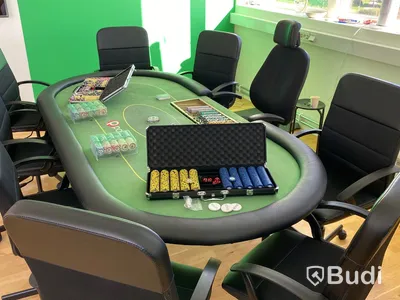 Pokerbord 2st, 75-tums TV, stolar m.m. Stort s-parti!
