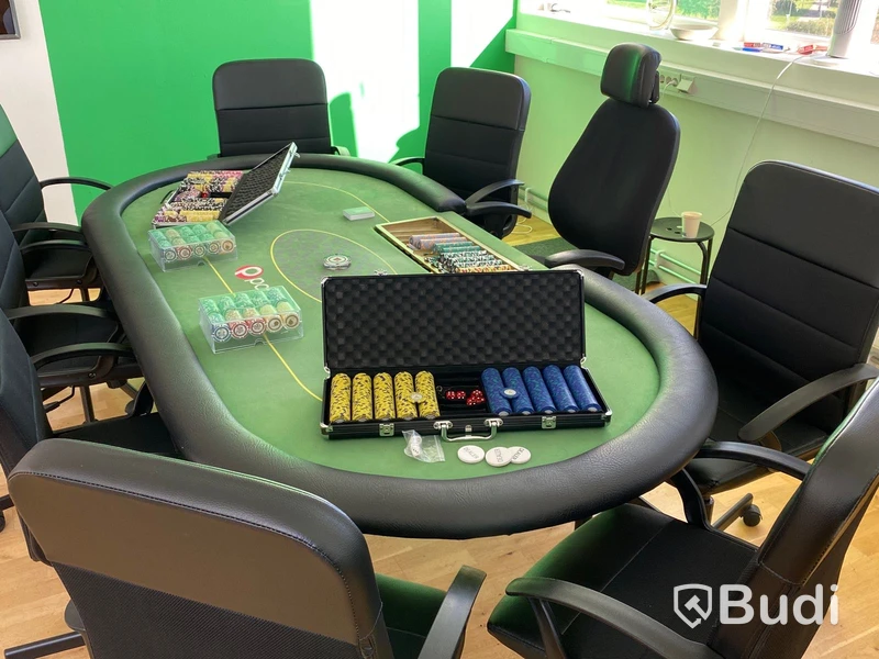 Pokerbord 2st, 75-tums TV, stolar m.m. Stort s-parti!