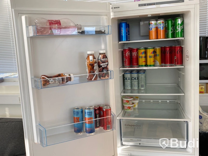 Pokerbord 2st, 75-tums TV, stolar m.m. Stort s-parti!