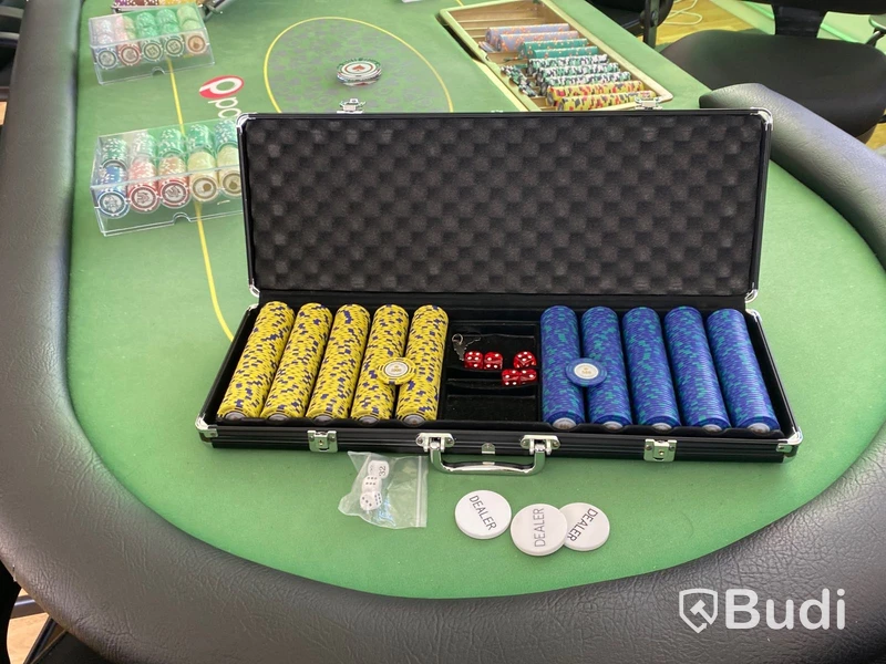 Pokerbord 2st, 75-tums TV, stolar m.m. Stort s-parti!