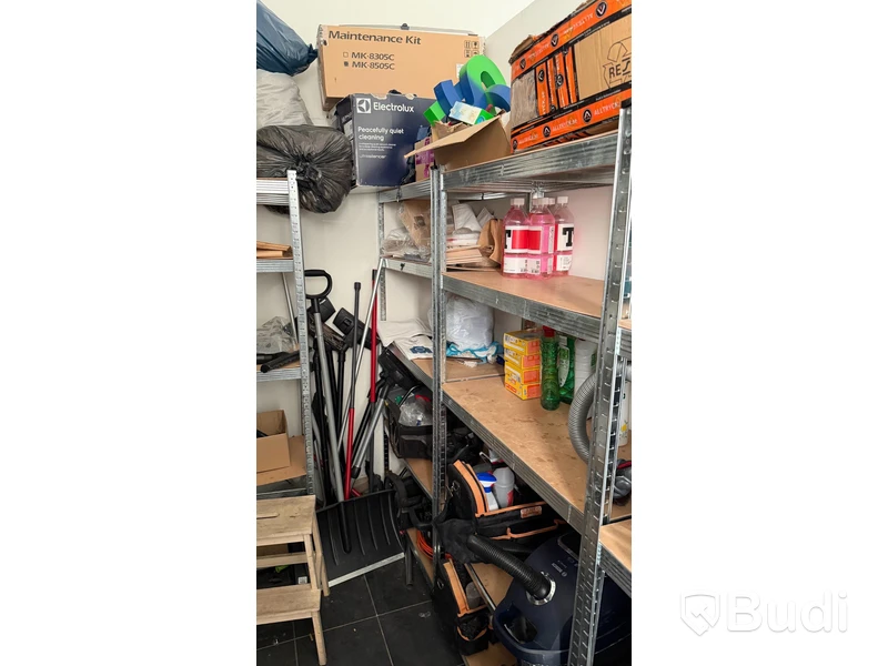 Plåthyllor 5 sektioner med masonit hyllplan