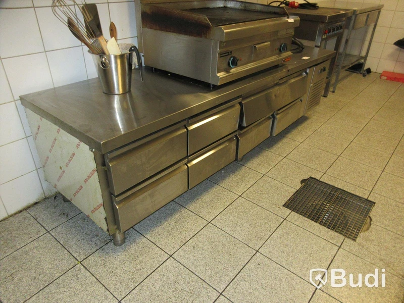 Kylbänk 8 lådor, b 224 cm, d 70 cm, h 65 cm