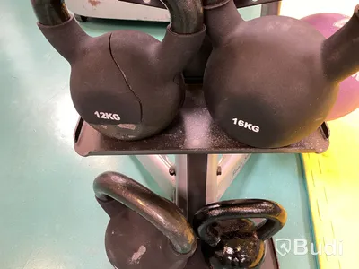 Kettlebell set 6st från 4, 8, 10 12, 16 och 20 kg ink ställning