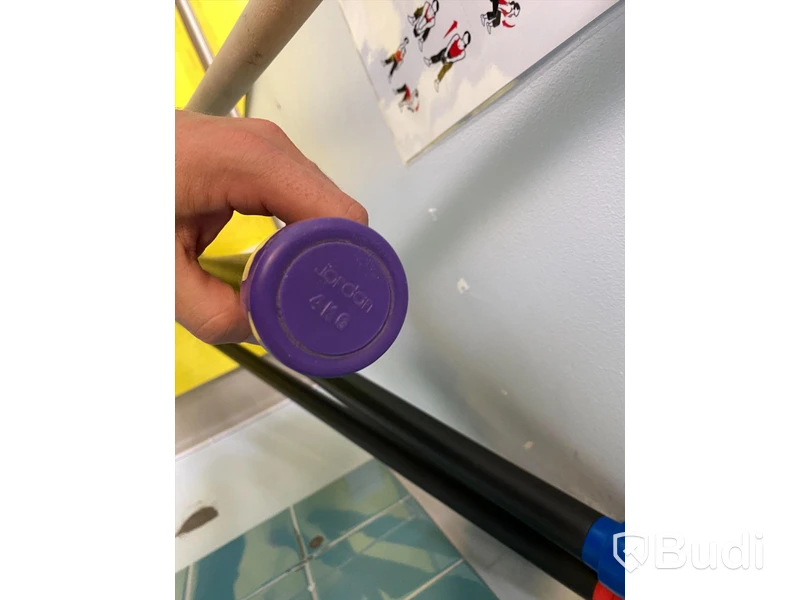 3st Powerbars samt stretchpinne. Vikter på powerbars är 4,5 och 7 kg
