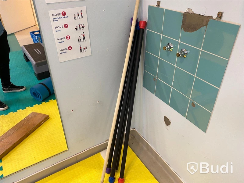 3st Powerbars samt stretchpinne. Vikter på powerbars är 4,5 och 7 kg