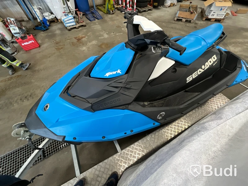 Sea-Doo Spark 2017, blå Längd (m): 2,79 Motorbåt
