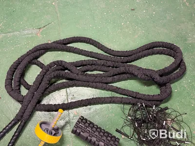 Diverse träningsutrustning, bl.a. Battle rope, ab wheel, parti hopprep m.m.