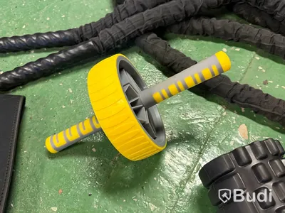 Diverse träningsutrustning, bl.a. Battle rope, ab wheel, parti hopprep m.m.