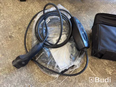 Car accessories, Thule roof rack and charging cables