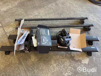 Car accessories, Thule roof rack and charging cables