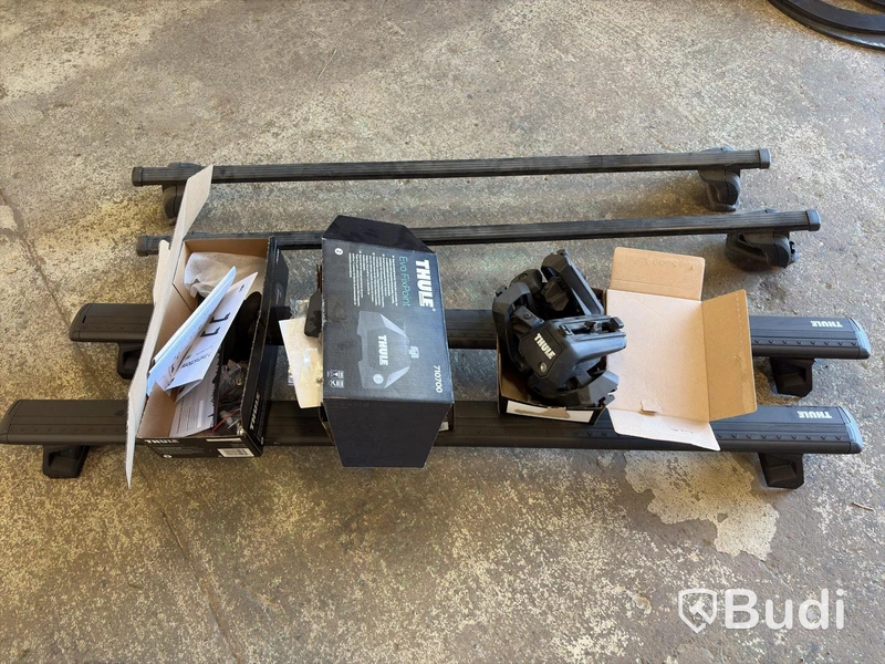 Car accessories, Thule roof rack and charging cables
