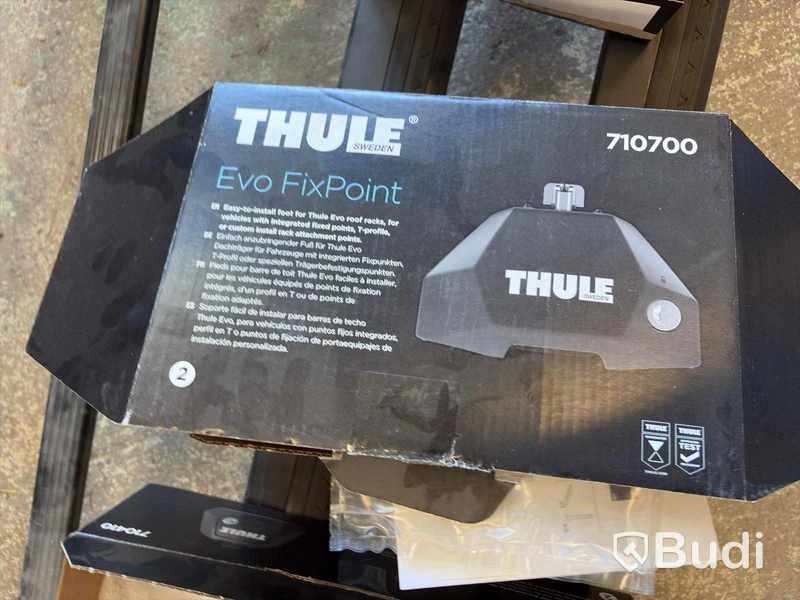 Car accessories, Thule roof rack and charging cables