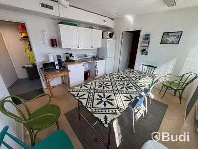 Kitchen utensils and dining table, etc.