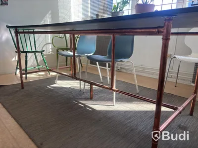 Kitchen utensils and dining table, etc.