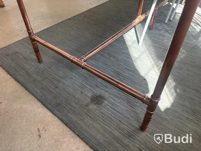 Kitchen utensils and dining table, etc.