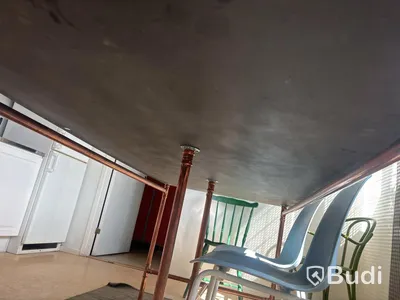 Kitchen utensils and dining table, etc.