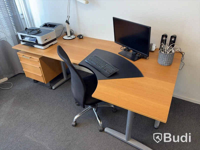 Office lot with furniture and equipment