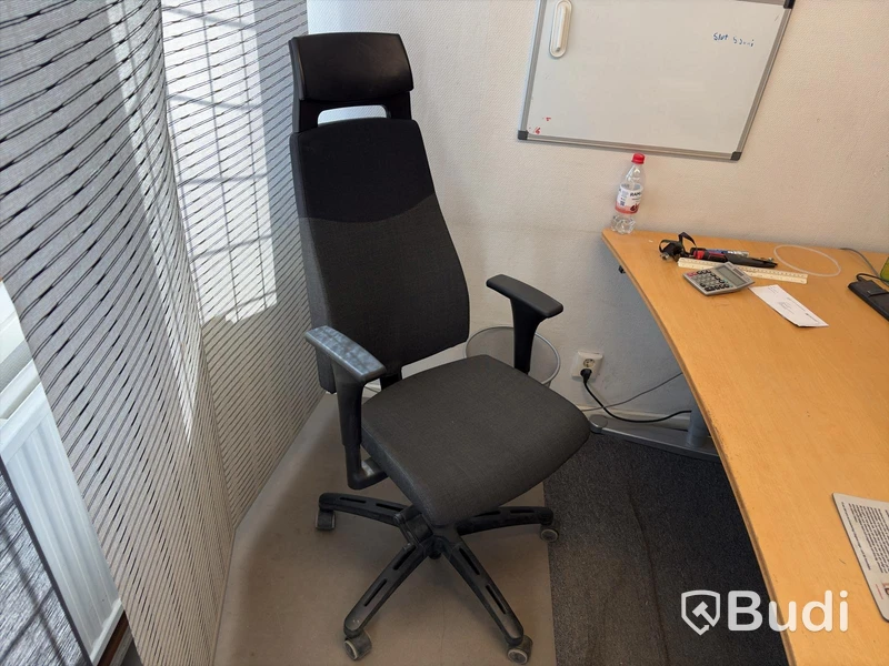 Office lot with furniture and equipment