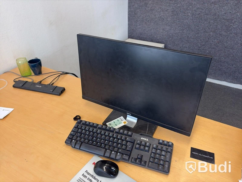 Office lot with furniture and equipment