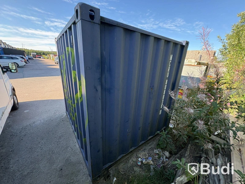 8-fots container, med innehåll