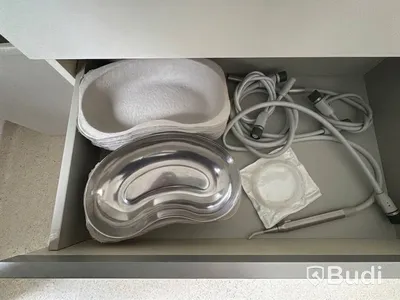 Inredning och tandläkarinventarier, skåp med tillbehör
