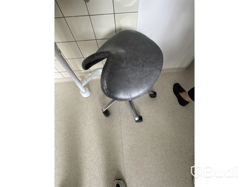 Sadelstol på hjul, grå