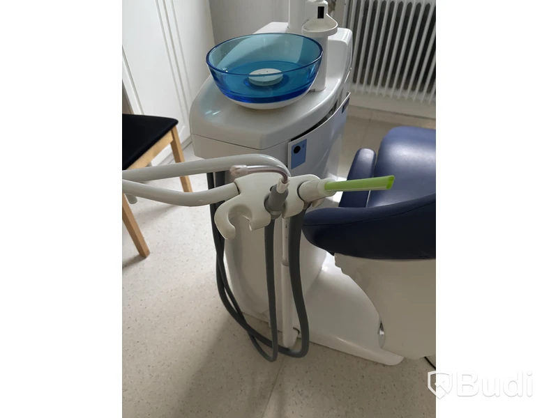 Dental chair PLANMECA COMPACT i with instrument unit and operating light