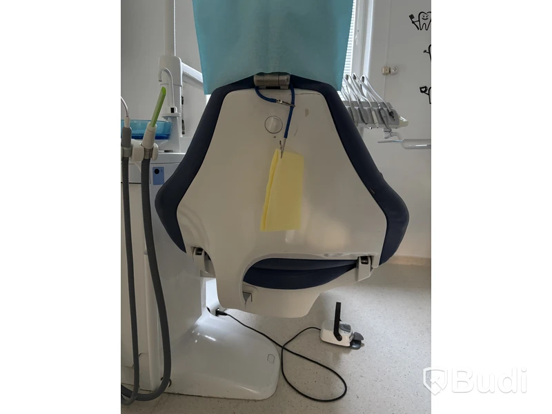 Dental chair PLANMECA COMPACT i with instrument unit and operating light