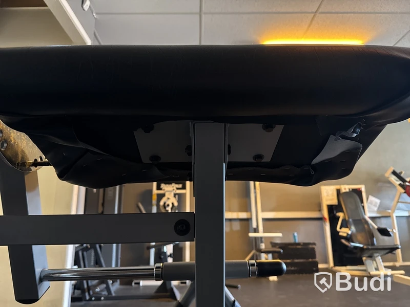 Preacher Curl Machine