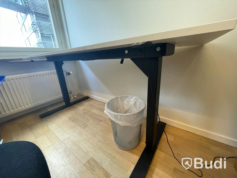 Elektriskt höj och sänkbart skrivbord (b160cm,d60cm)