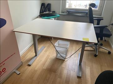 Elektriskt höj och sänkbart skrivbord 120x80
