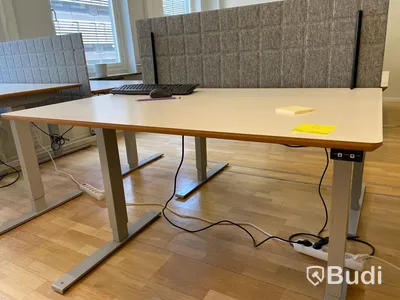 Elektriskt höj och sänkbart skrivbord 120x80 ink skärmvägg