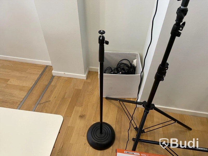 Ljuskit med 2st Ledpaneler Jupiter PowerLed 288 på stativ samt mikrofonstativ
