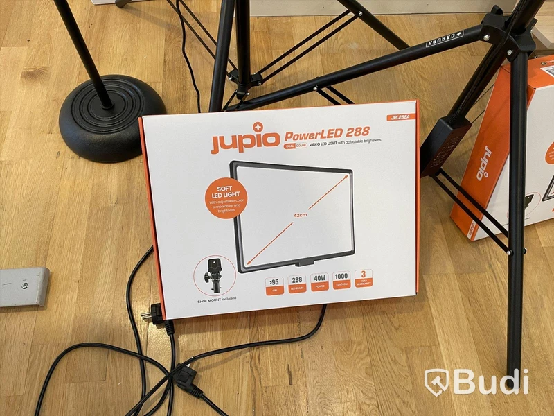 Ljuskit med 2st Ledpaneler Jupiter PowerLed 288 på stativ samt mikrofonstativ