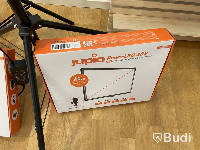 Ljuskit med 2st Ledpaneler Jupiter PowerLed 288 på stativ samt mikrofonstativ