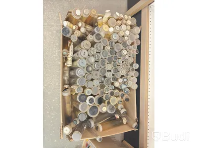 Lot of assorted buttons - see all images for contents